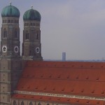 die-frauenkirche-muenchen-mit-beiden-23562