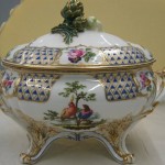 In der Warteschleife: Das wunderschöne Vogelservice kam 1760 als Geschenk Ludwigs XV. von Frankreich in Wittelsbacher Besitz