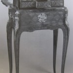 auch der kleine Nähtisch im Nachbarraum hat es in sich...