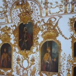 Die Nordwand der Ahengalerie mit Ludwigs Bildnis auf der rechten Seite