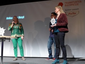 Wir haben ihn - den Virenschleuderpreis 2015 in der Kategorie "Ansteckendste Kampagne". Tanja Praske von der Schlösserverwaltung nimmt den Preis entgegen.