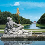 Freut sich auf den Frühling und alle Lustwandler: Flussgott an der Nymphenburger Kaskade