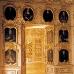 Tore zur dynastischen Vergangenheit: Selbst die Türflügel sind