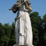 Die Zeit - hier in Gestalt des Gottes Saturn im Nymphenburger Schlosspark - verschlingt ihre Kinder...