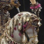 nicht nur der Ritter, auch sein Ross ist ein harten Brocken mit steinernem Blick...