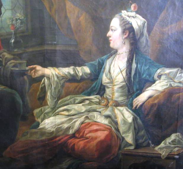 Auf diesem Porträt der Pompadour im Residenzmuseum posiert die königliche Geliebte als verführerische Haremsdame, die sich das neue Modegetränk Kaffee in kostbarem Porzellan reichen lässt - naturellement aus Sèvres...