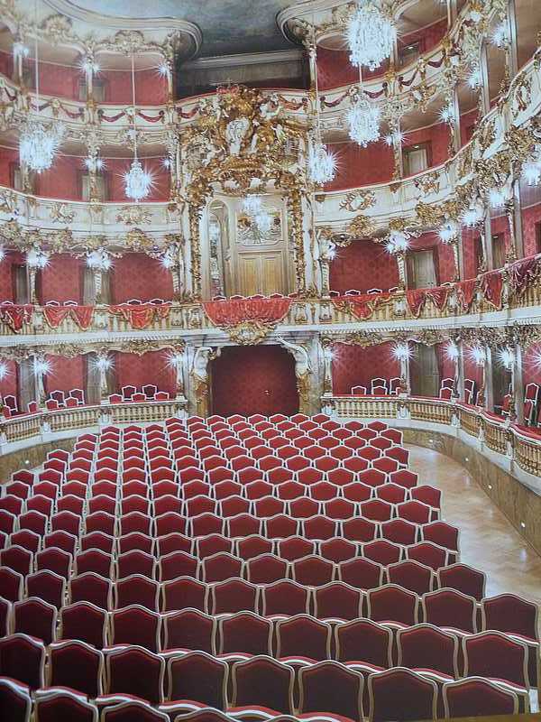 Blick in den erhaltenen Zuschauerraum des einstigen kurfürstlichen Hofopernhauses, des heutigen "Cuvilliés-Theaters"