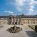 Bayreuth_Neues Schloss_Corps de logis mit Markgrafenbrunnen_DE00003
