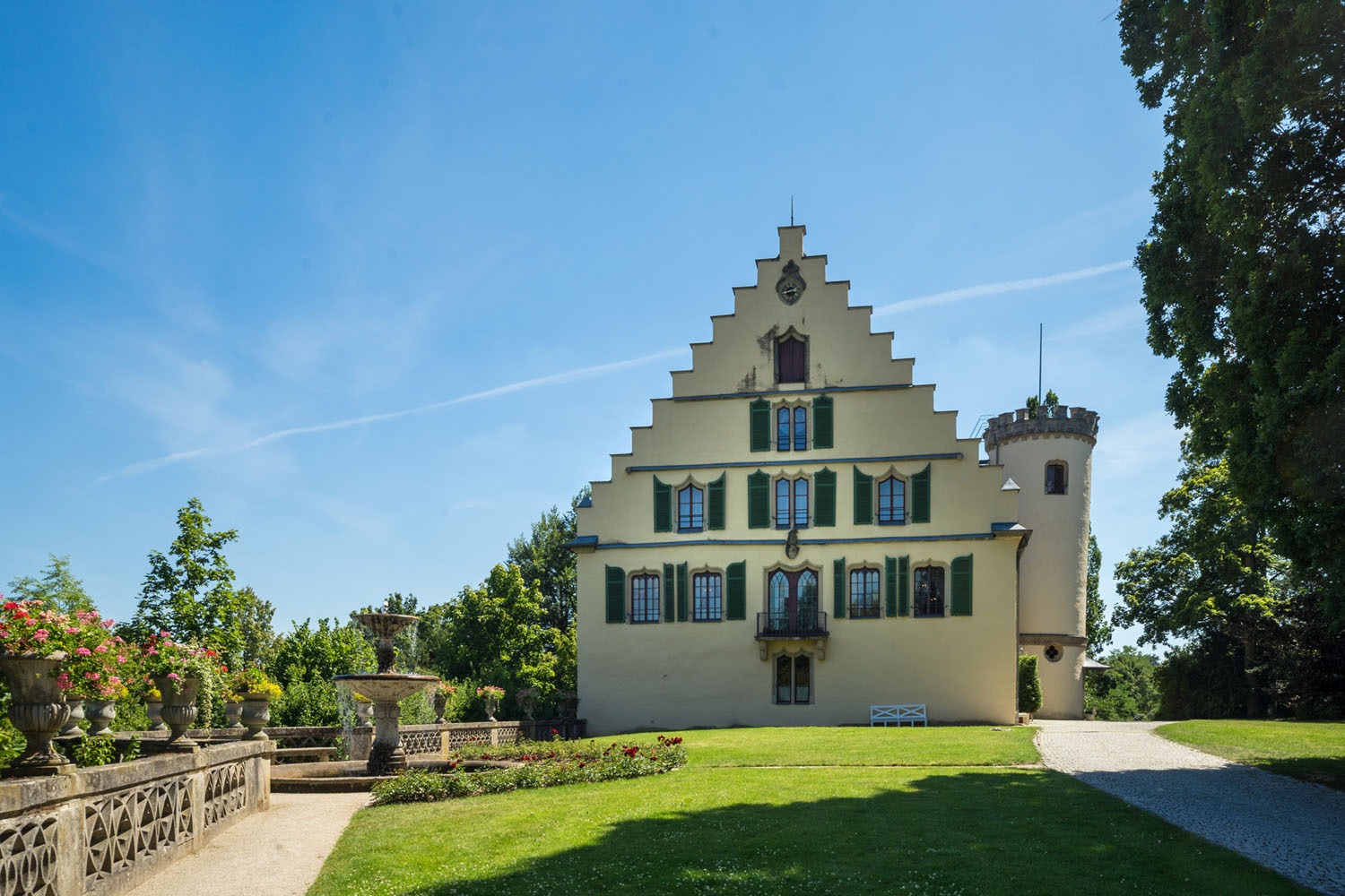 Schloss Rosenau Sommer