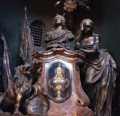 Herzgrabmal Kaiser Karls VII. in der Altöttinger Gnadenkapelle