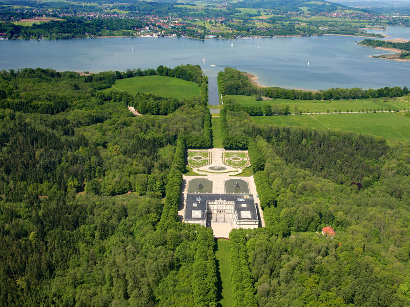 Luftaufnahme Neues Schloss Herrenchiemsee, Blick von Osten