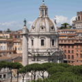 Heute ragen statt antiker Prachtbauten barocke Kirchenkuppeln hinter der Trajanssäule auf!