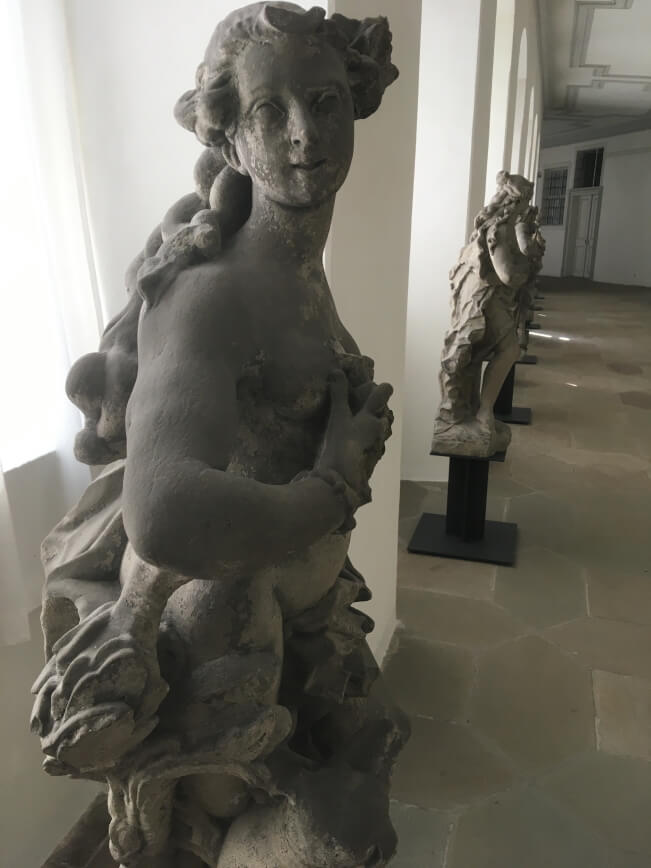 Original-Figuren von Ferdinand Tietz im neuen Figurengang des Museums der Neuen Residenz Bamberg