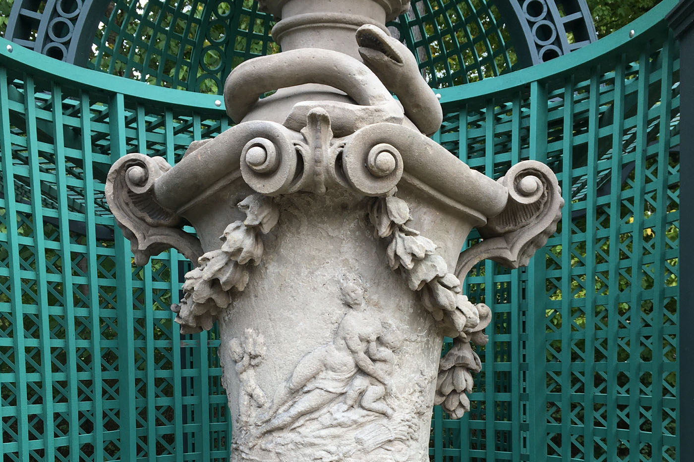vase eremitage detail
