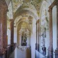 Blickt hier jemand von oben herab? Die Blickt hier jemand von oben herab? Die Blickt hier jemand von oben herab? Die Kaisertreppe der Residenz