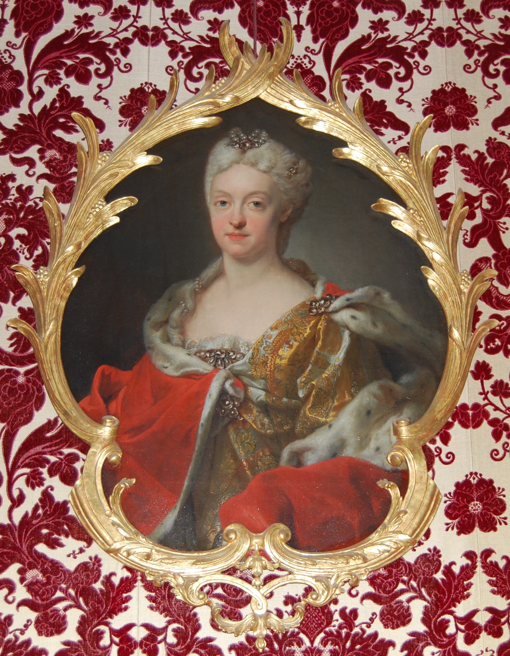 Für Maria Amalia (hier: Porträt v. J. Vivien) ließ Karl Albrecht 1734/39 die berühmte "Amalienburg" im Nymphenburger Schlosspark errichten