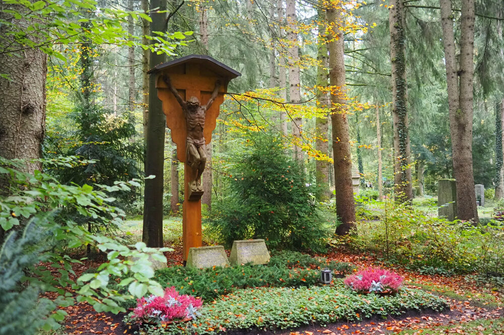 Grabmal Lesmüller Waldfriedhof