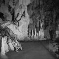 Venusgrotte Blick zum Königssitz mit Muscheltrhon Stalagmitenfeld und künstliche Dattelpalmen