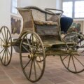 Gartenwagen mit Tretantrieb im Marstallmuseum von Schloss Nymphenburg
